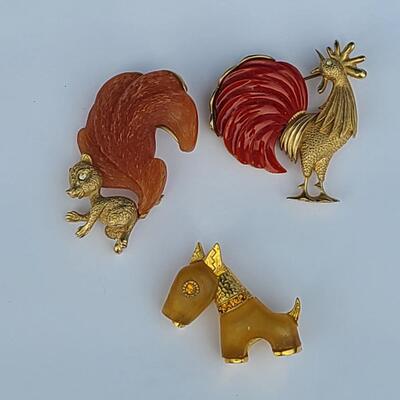Lot 425: Unique HTF Vintage Lot of Brooches: Rooster, Squirrel, Dog