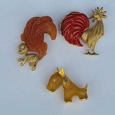 Lot 425: Unique HTF Vintage Lot of Brooches: Rooster, Squirrel, Dog