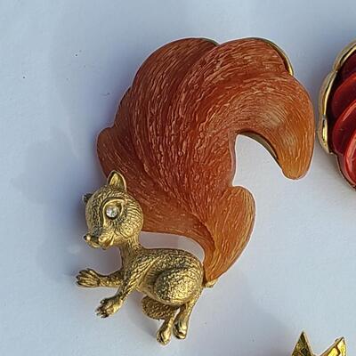 Lot 425: Unique HTF Vintage Lot of Brooches: Rooster, Squirrel, Dog