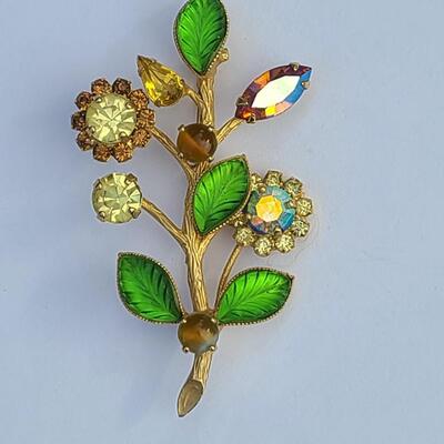 Lot 426: Vintage Weiss Multistone Floral Stem Brooch