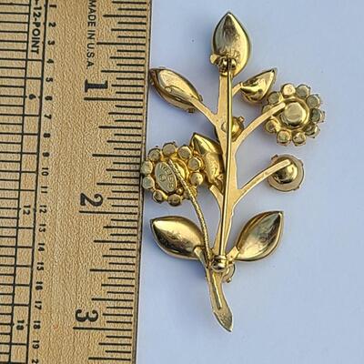 Lot 426: Vintage Weiss Multistone Floral Stem Brooch