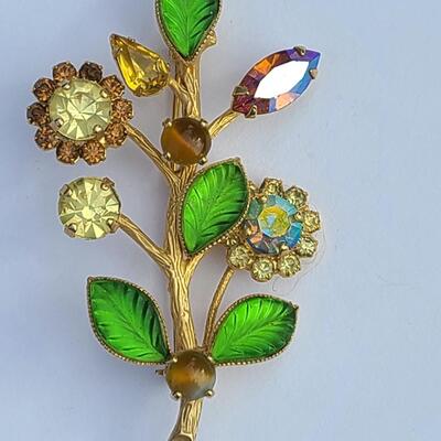 Lot 426: Vintage Weiss Multistone Floral Stem Brooch