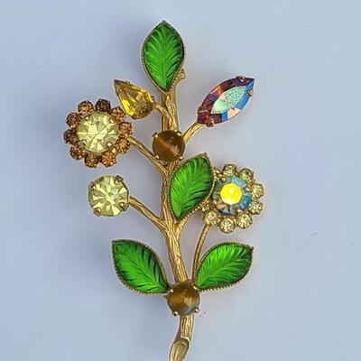 Lot 426: Vintage Weiss Multistone Floral Stem Brooch