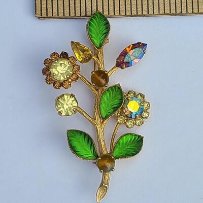 Lot 426: Vintage Weiss Multistone Floral Stem Brooch