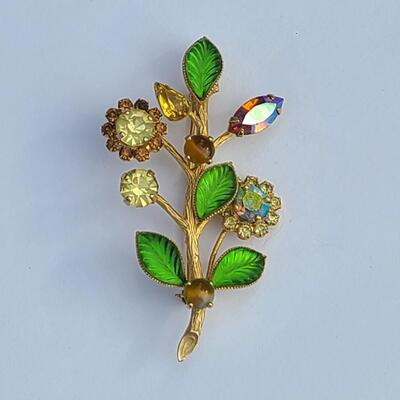 Lot 426: Vintage Weiss Multistone Floral Stem Brooch