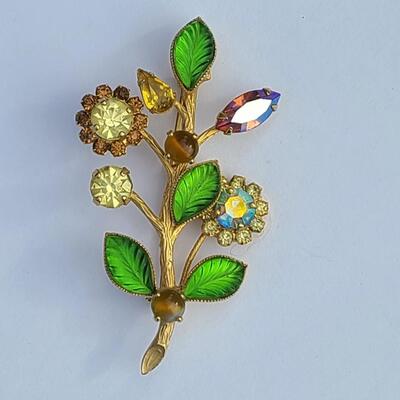 Lot 426: Vintage Weiss Multistone Floral Stem Brooch