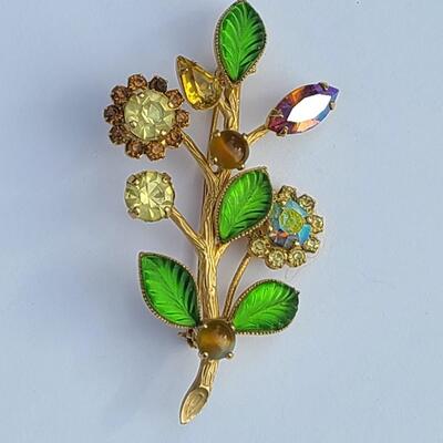 Lot 426: Vintage Weiss Multistone Floral Stem Brooch
