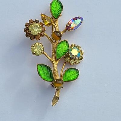 Lot 426: Vintage Weiss Multistone Floral Stem Brooch