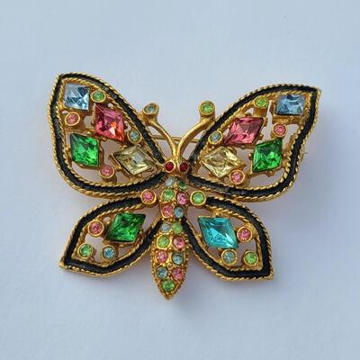 Lot 424: HTF Vintage Weiss Multicolor Stone Butterly Brooch