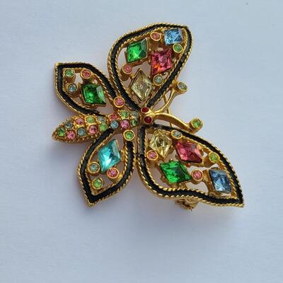Lot 424: HTF Vintage Weiss Multicolor Stone Butterly Brooch
