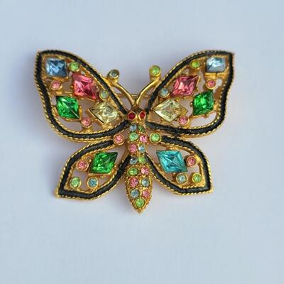 Lot 424: HTF Vintage Weiss Multicolor Stone Butterly Brooch