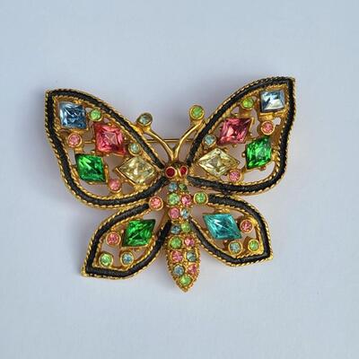 Lot 424: HTF Vintage Weiss Multicolor Stone Butterly Brooch