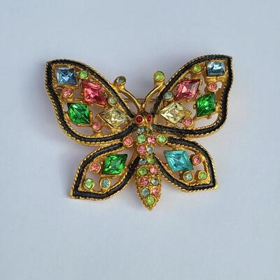 Lot 424: HTF Vintage Weiss Multicolor Stone Butterly Brooch