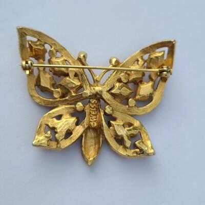 Lot 424: HTF Vintage Weiss Multicolor Stone Butterly Brooch