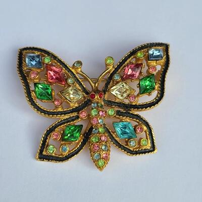 Lot 424: HTF Vintage Weiss Multicolor Stone Butterly Brooch