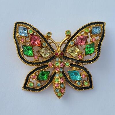 Lot 424: HTF Vintage Weiss Multicolor Stone Butterly Brooch