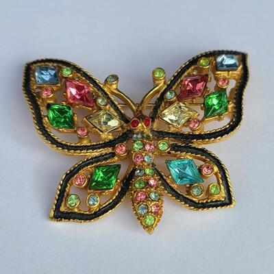 Lot 424: HTF Vintage Weiss Multicolor Stone Butterly Brooch