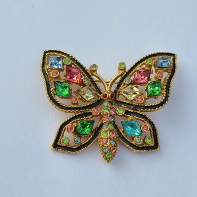 Lot 424: HTF Vintage Weiss Multicolor Stone Butterly Brooch