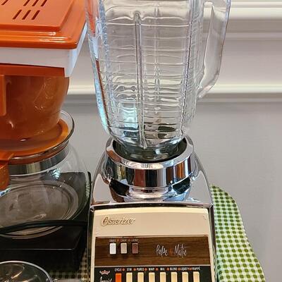 Lot 505: Vintage MCM Kitchen Lot: Metal Serving Trays, Coffee Maker, Chrome Blender and More