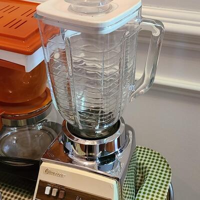 Lot 505: Vintage MCM Kitchen Lot: Metal Serving Trays, Coffee Maker, Chrome Blender and More