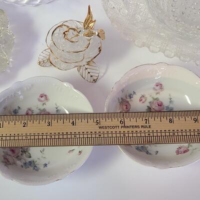 Lot 429: Blue Neck Swan Glass Server & Dainty Vintage Glass