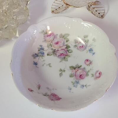 Lot 429: Blue Neck Swan Glass Server & Dainty Vintage Glass