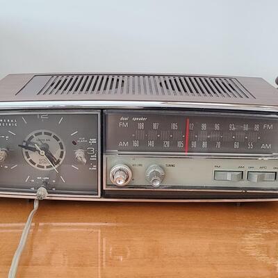 Lot 428: MCM Vintage GE Working Radio, Canon Camera and More