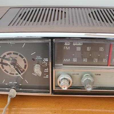 Lot 428: MCM Vintage GE Working Radio, Canon Camera and More