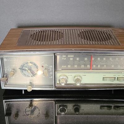 Lot 428: MCM Vintage GE Working Radio, Canon Camera and More