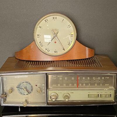 Lot 428: MCM Vintage GE Working Radio, Canon Camera and More