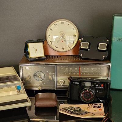 Lot 428: MCM Vintage GE Working Radio, Canon Camera and More