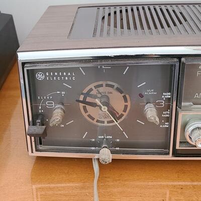 Lot 428: MCM Vintage GE Working Radio, Canon Camera and More