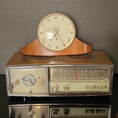 Lot 428: MCM Vintage GE Working Radio, Canon Camera and More