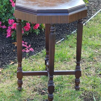 Lot G1: Antique Petite Octagon Table/Plant Stand (Unique Top)