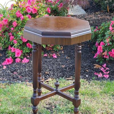 Lot G1: Antique Petite Octagon Table/Plant Stand (Unique Top)