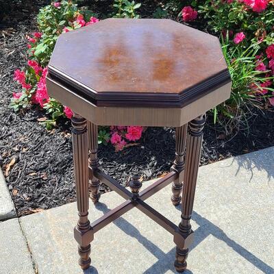 Lot G1: Antique Petite Octagon Table/Plant Stand (Unique Top)