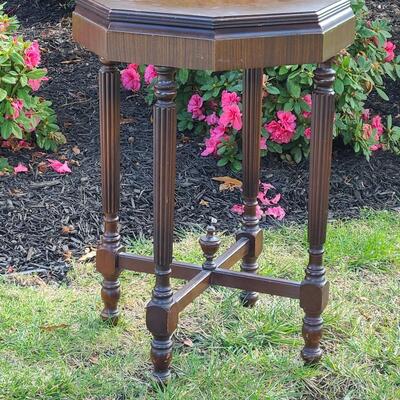 Lot G1: Antique Petite Octagon Table/Plant Stand (Unique Top)