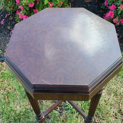 Lot G1: Antique Petite Octagon Table/Plant Stand (Unique Top)