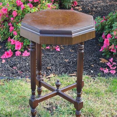 Lot G1: Antique Petite Octagon Table/Plant Stand (Unique Top)