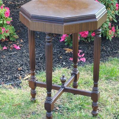 Lot G1: Antique Petite Octagon Table/Plant Stand (Unique Top)