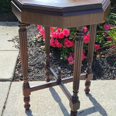 Lot G1: Antique Petite Octagon Table/Plant Stand (Unique Top)
