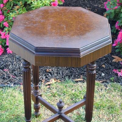 Lot G1: Antique Petite Octagon Table/Plant Stand (Unique Top)
