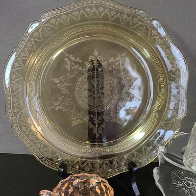 Lot 369: Vintage Glassware: Depression Glass, Cake Stand, Salt & Peppers