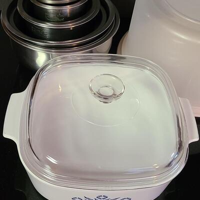 Lot 367: Large Vintage Corning Ware 4 Quart Casserole and More