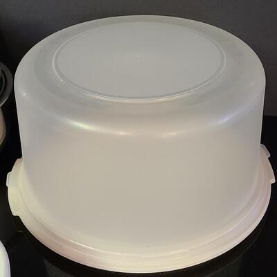 Lot 367: Large Vintage Corning Ware 4 Quart Casserole and More