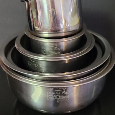 Lot 367: Large Vintage Corning Ware 4 Quart Casserole and More