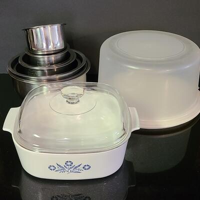 Lot 367: Large Vintage Corning Ware 4 Quart Casserole and More