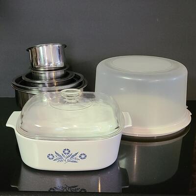 Lot 367: Large Vintage Corning Ware 4 Quart Casserole and More