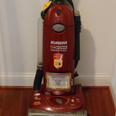 Lot 318: Eureka "The Boss" Smartvac Vacuum With Bags