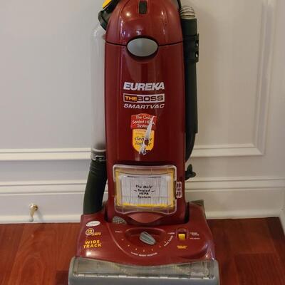 Lot 318: Eureka "The Boss" Smartvac Vacuum With Bags